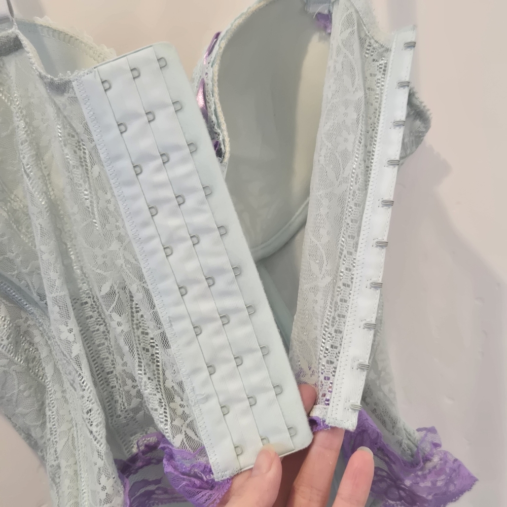 Corset - Picture 10 of 11
